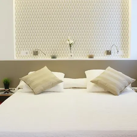 Residencia Universitaria Torre Girona Apartment