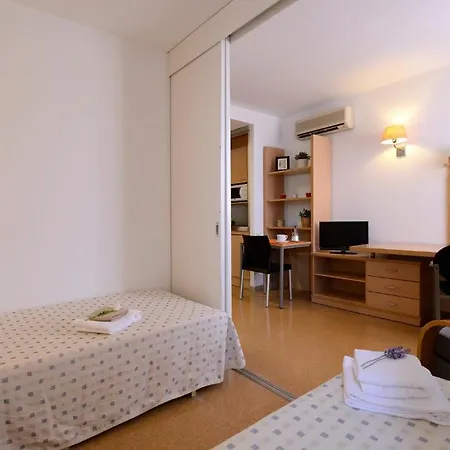 Residencia Universitaria Torre Girona * Barselona